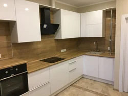 Дуб кера стальніца ў інтэр'еры кухні фота