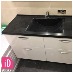 Акс Девони ботил ҳаммом бо countertop
