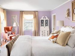 Combination of colors in the interior curtains and wallpaper in the bedroom