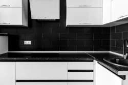 Countertop ошхона ва пешдоман сиёҳ ранги акс