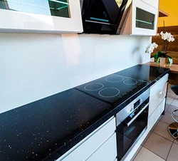 Countertop ошхона ва пешдоман сиёҳ ранги акс