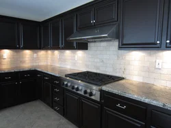 Countertop ошхона ва пешдоман сиёҳ ранги акс