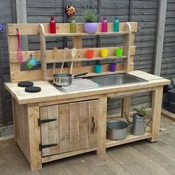 Ошхонаи DIY аз чӯб барои аксҳои ғояҳои истиқомати тобистона