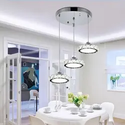 Kiçik bir mətbəx fotoşəkili üçün çilçıraqlar