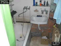 Mənzildəki köhnə küvet fotoşəkili