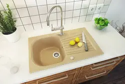 Каменные мойки в интерьере кухни