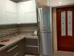 Как разместить холодильник в маленькой кухне в хрущевке фото