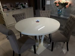Round kitchen table extendable on one leg photo