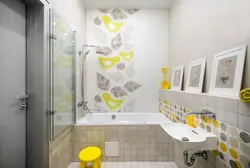 Bright small bath design