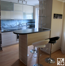 Modern kitchens with a breakfast bar and a window photo
