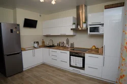 Taxta countertop real photos interyerdə ağ mətbəx