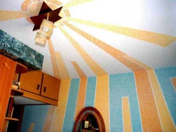 Ас үйдегі сұйық тұсқағаз төбедегі фотосуретте