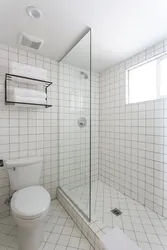 Ванна сафолҳои сафед бо акс grout ранга