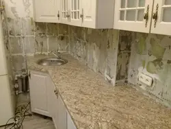 Ас үйдің интерьеріндегі Версаль үстелі