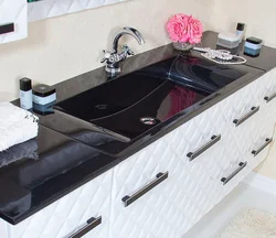 Countertop сиёҳ дар акс ҳаммом
