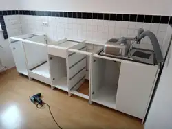Усталёўка гарнітура на кухні фота