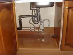 Ас үй фотосуретіндегі кәріз құбыры