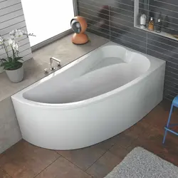 Acrylic corner bathtub photo