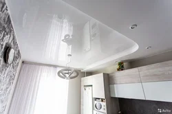 Фото натяжных потолков на кухне глянец