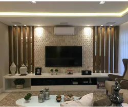 Interyerdə divar dizaynı fotoşəkildə televizor olan qonaq otağı