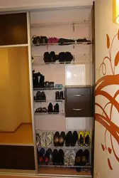 Wardrobe in the hallway photo shoes