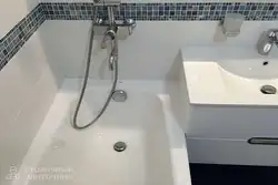 Ванная с одним смесителем на ванну и раковину фото