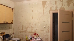 Kitchen wall putty photo