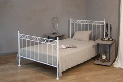 Yotoqxona fotosurati uchun metall to'shak