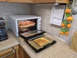 Танӯр хурд дар ошхона акс