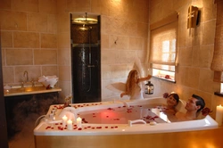 Iki Şəkil Üçün Hamam