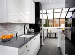 Ошхона бо countertop хокистарӣ ва пешдоман дар акс дохилӣ