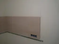 Oshxonadagi fotosuratda apronni o'rnatish