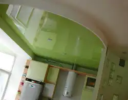 Sütun fotoşəkili ilə mətbəx tavanı