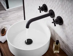 Bathtub Design With One Faucet
