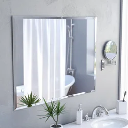 Photo of a bathtub with a mirror