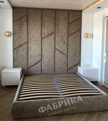 Дизайн спальни с мягкой панелью стеновой