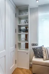 Узкие шкафы в интерьере кухни