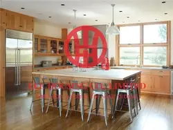 I kitchen design for a large family
