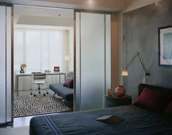 Bedroom design with 2 doors