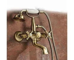 Banyonun daxili hissəsində bronz kranlar