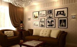 Қоңыр диван фотосуреті бар қонақ бөлмесіндегі перделер
