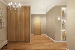 Divarda Laminat Döşəmə Ilə Bir Mənzildə Koridor Dizaynı