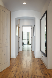 Hallway design with parquet