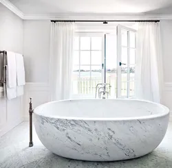 Banyoning ichki qismidagi oval vannalar