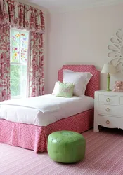 Green pink bedroom photo