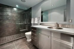 Bath design gray and brown tiles