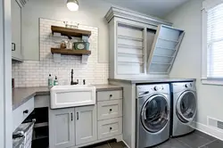 Bathtub design with dryer