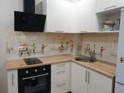 Kitchen corners tiles photo