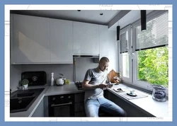 Тирезаи тиреза ҳамчун countertop дар акс дар ошхона дар Хрущев