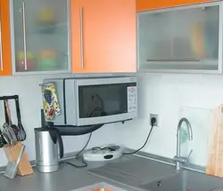Kiçik Bir Mətbəx Fotoşəkilində Mikrodalğalı Sobanı Harada Qoymaq Olar
